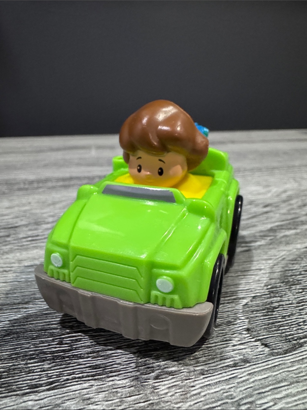 Fisher-Price Little People Wheelies: Green & Blue Tow Truck (2014) - Toy Vehicle